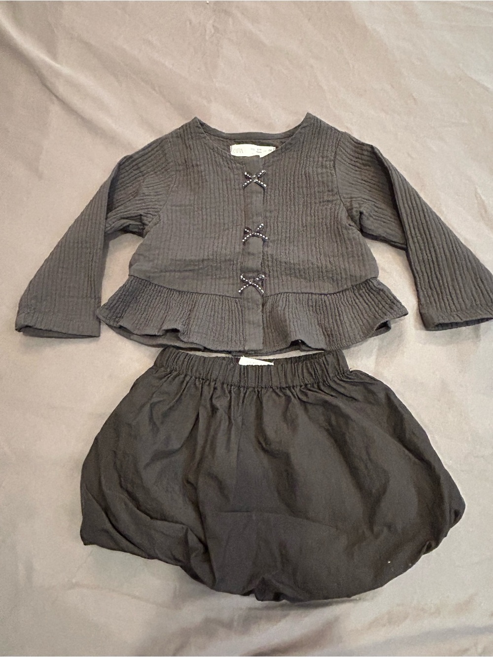 Zara Black 2-Piece Set - Ruffle Top & Bubble skirt. Size 1 1/2 years